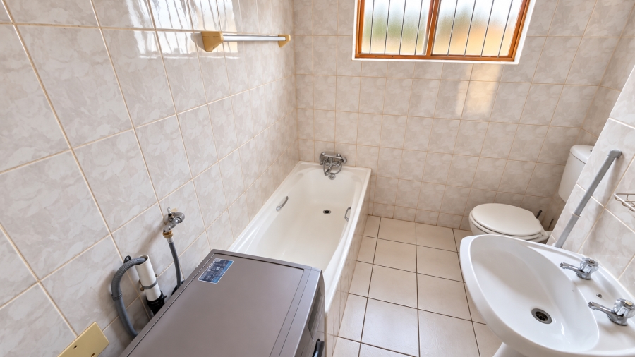3 Bedroom Property for Sale in Langenhovenpark Free State